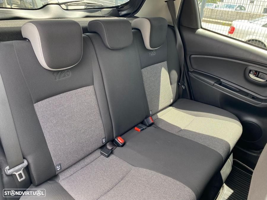 Toyota Yaris 1.5 HSD Active - 6