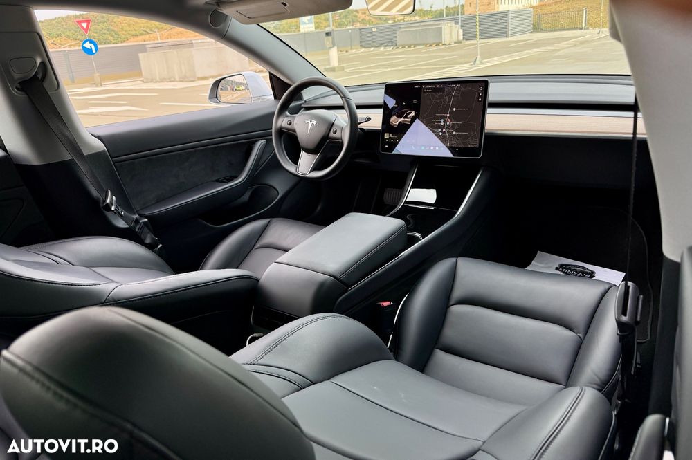 Tesla Model 3 Long Range - 8