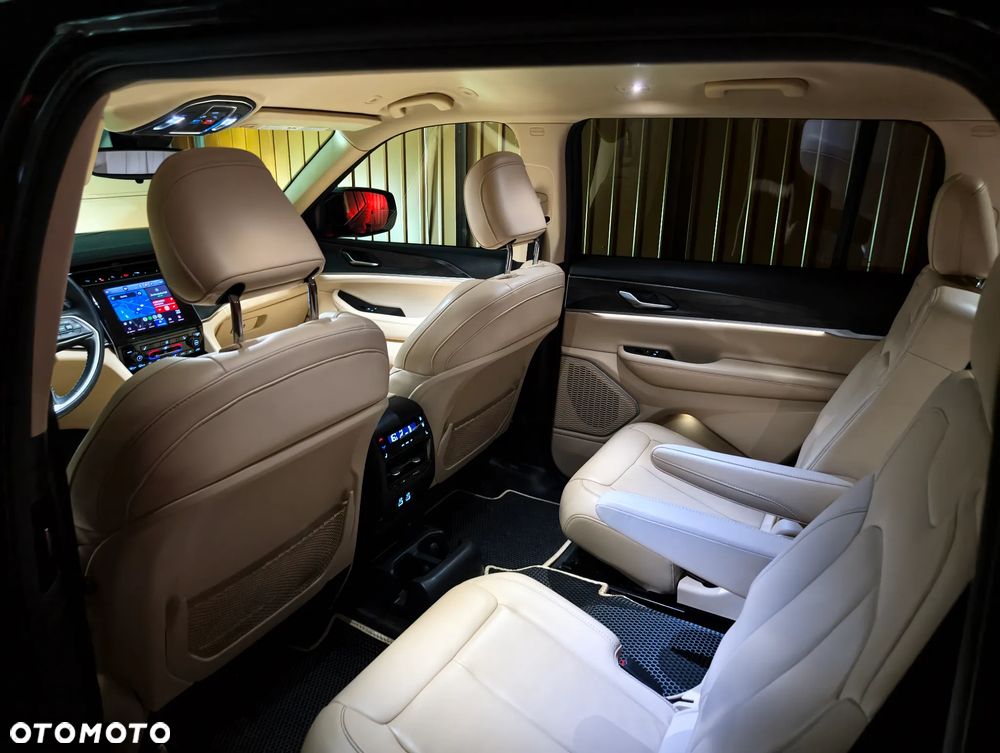 Jeep Grand Cherokee - 29