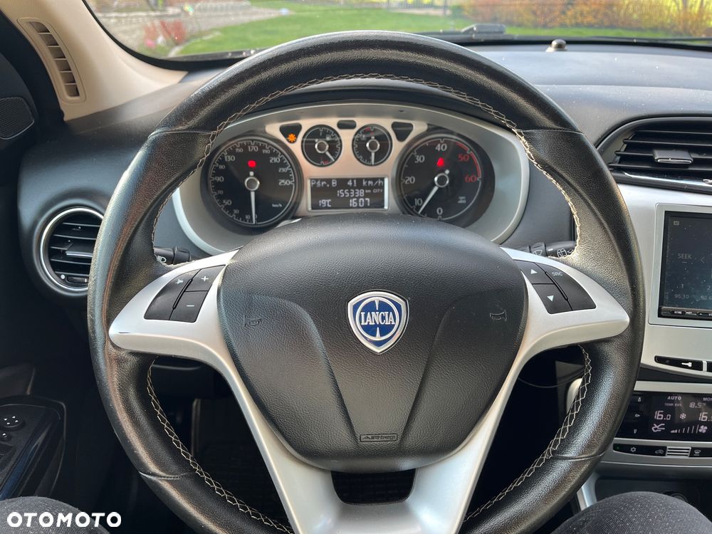 Lancia Delta 1.6 MJ Platino - 12