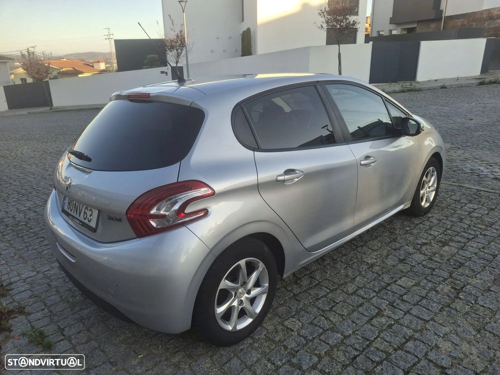 Peugeot 208 - 10