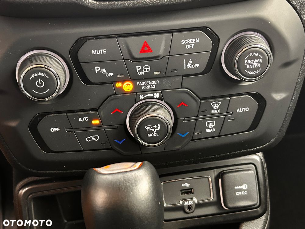 Jeep Renegade - 32