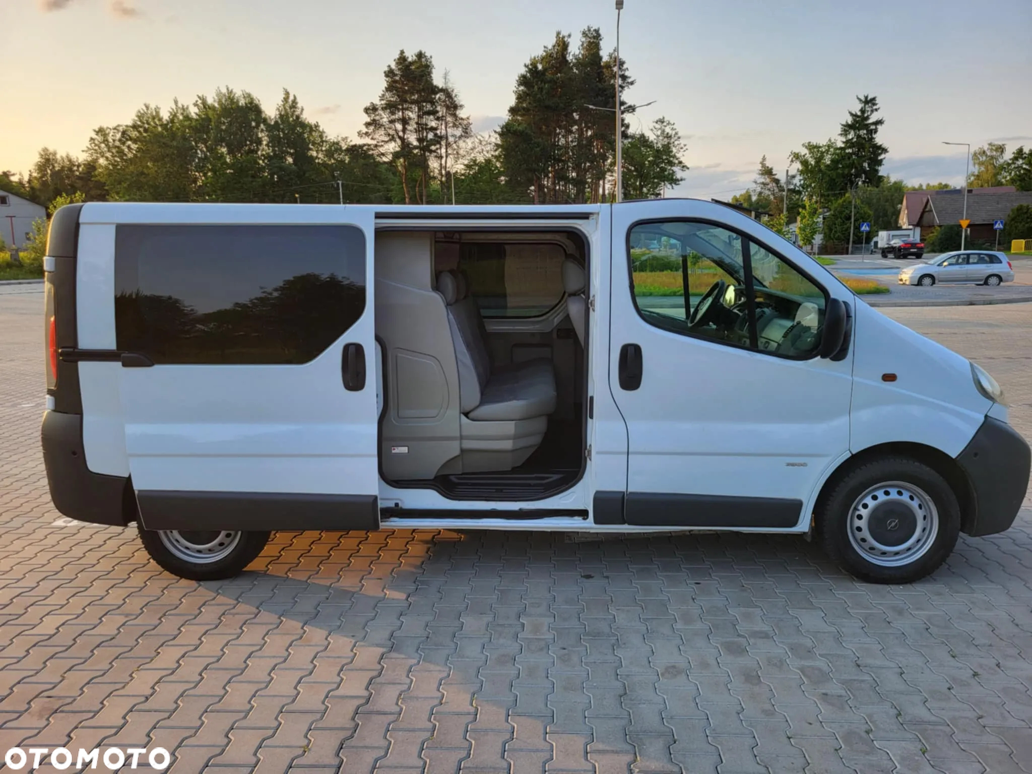 Opel Vivaro - 11