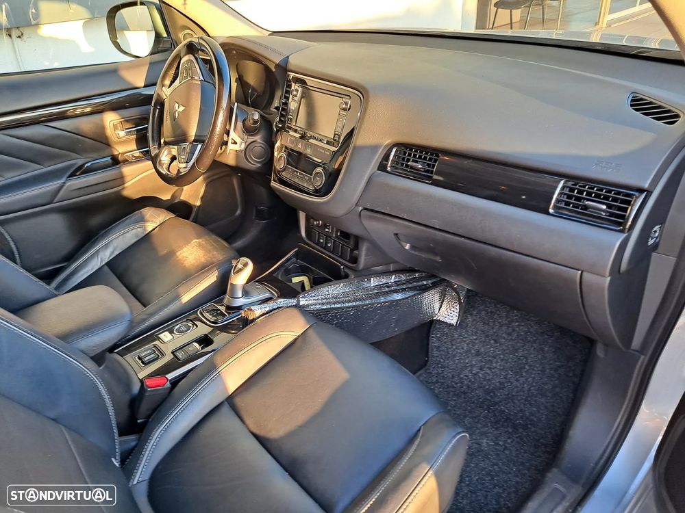 Mitsubishi Outlander - 6