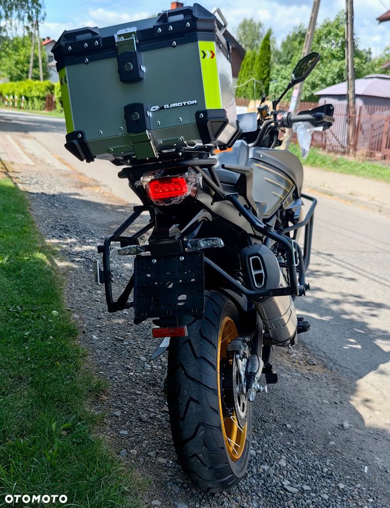 QJMOTOR SRT900SX - 4