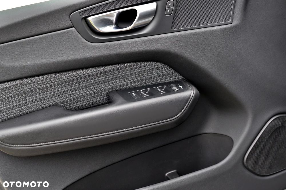 Volvo XC 60 T6 Plug-In Hybrid AWD Core - 24