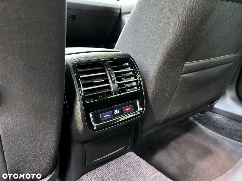 Volkswagen Passat - 14