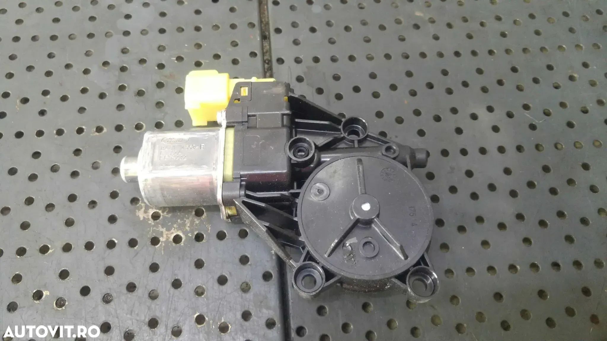 Motoras macara dreapta fata ford fiesta 6 cb1 ccn 8a6114553b 8a6114553bc - 1