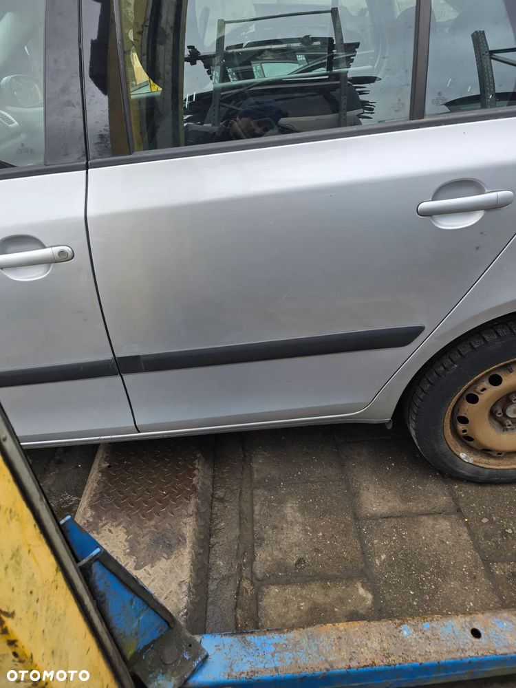 Drzwi lewy tył Skoda Fabia II kombi w kolorze 9165  LA7W - 1