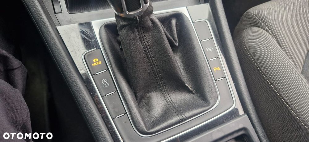 Volkswagen Golf 1.6 TDI DPF Highline - 16