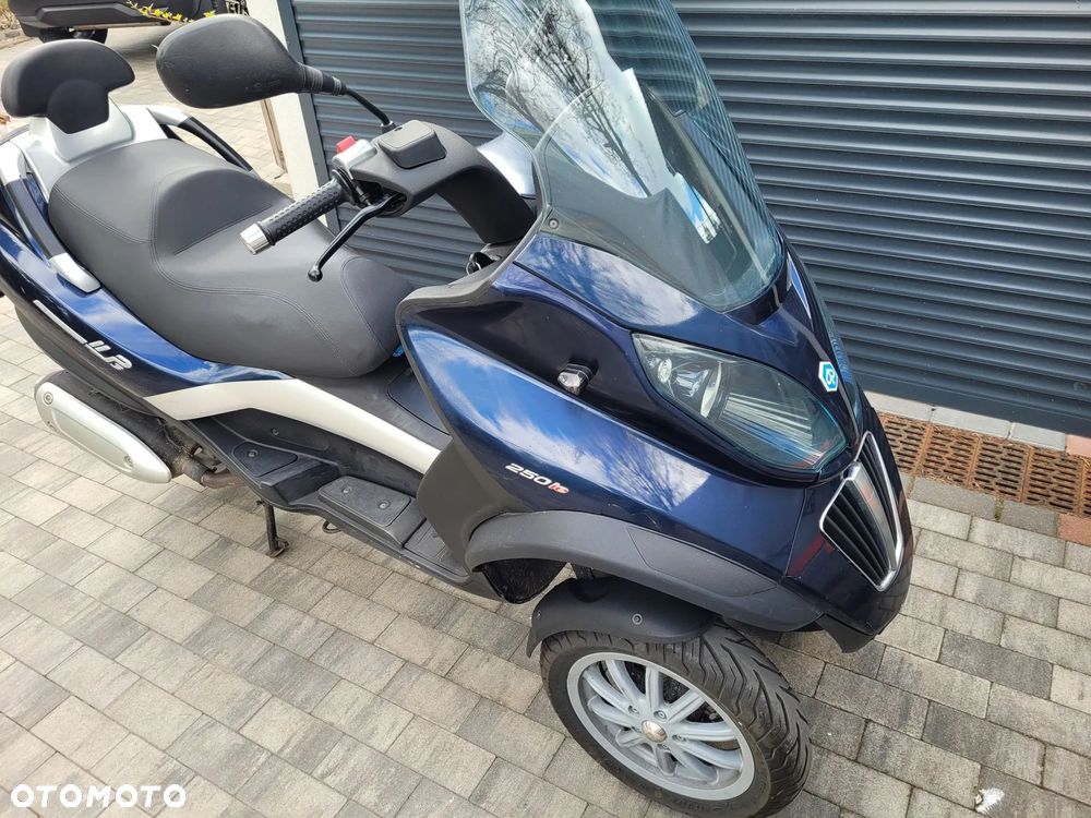 Piaggio MP-3 - 6