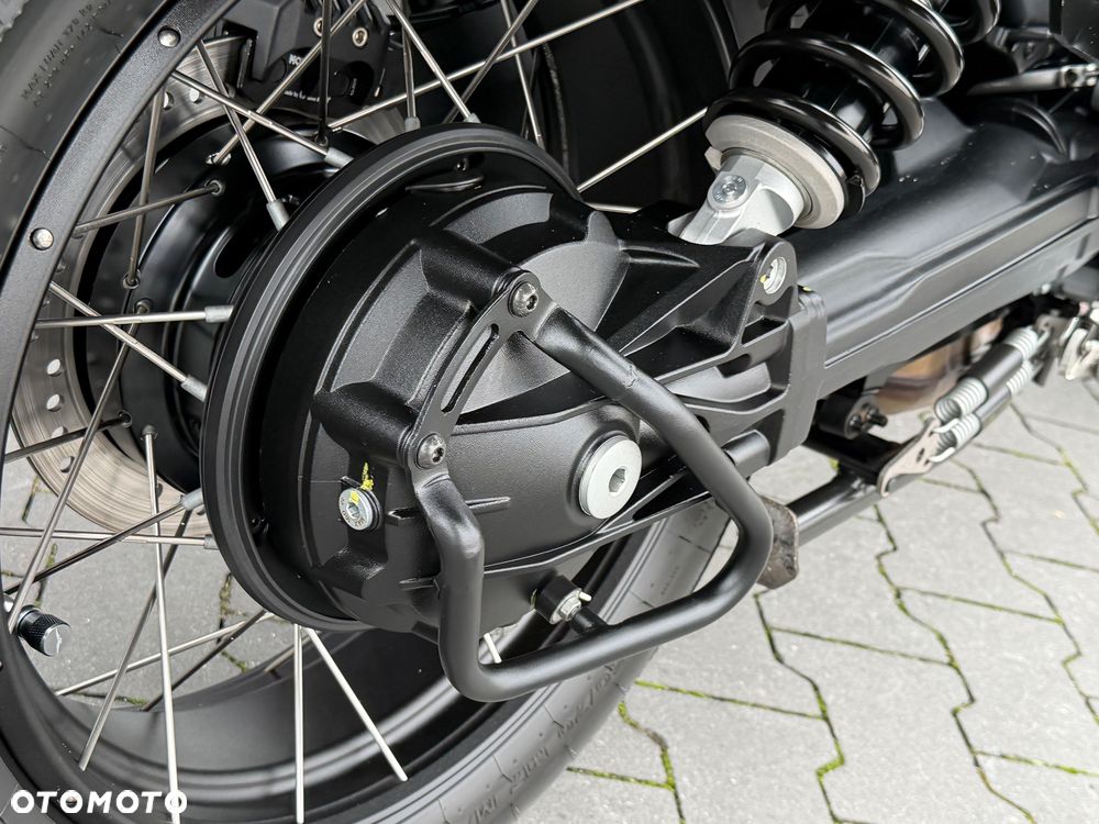 Moto Guzzi V85 - 12