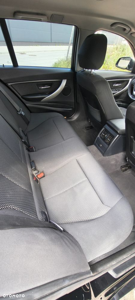 BMW Seria 3 318d DPF Edition Exclusive - 12