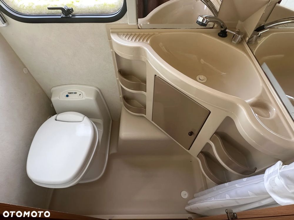 Adria ADORA 472 LU z napędem i markizą ze ścianami.  DMC 1300 - 23