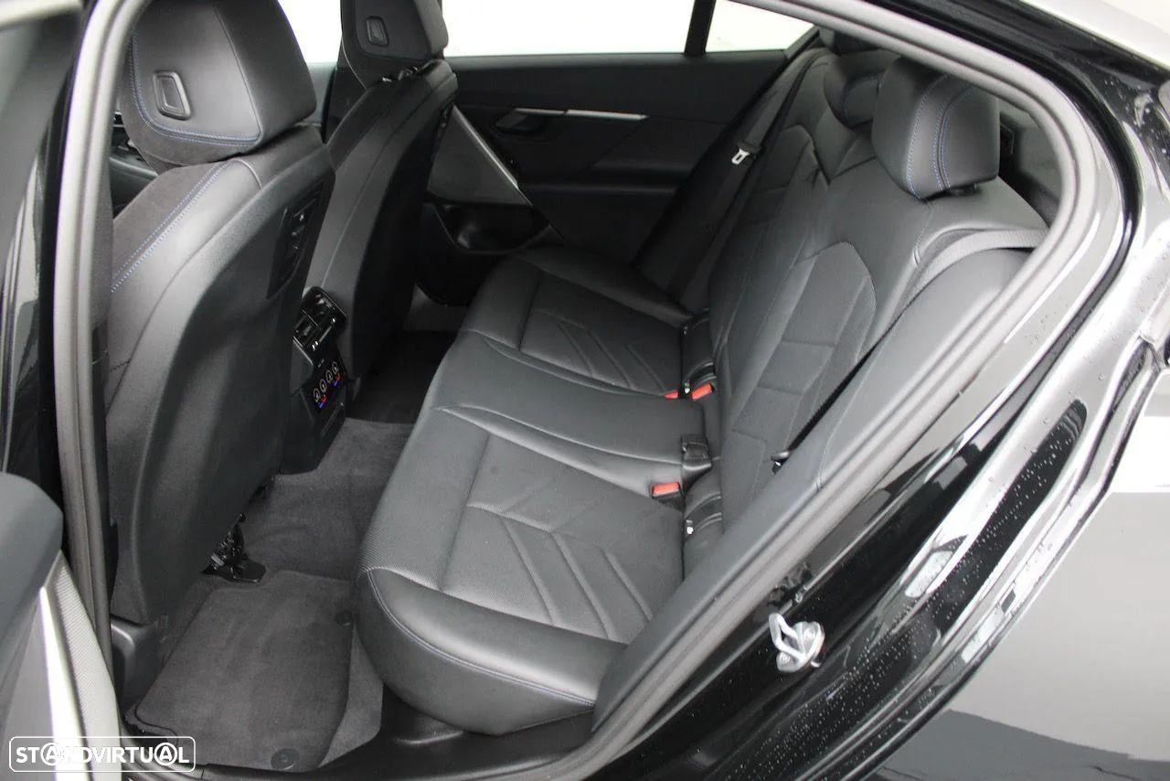 BMW 520 d xDrive Pack Desportivo M - 39