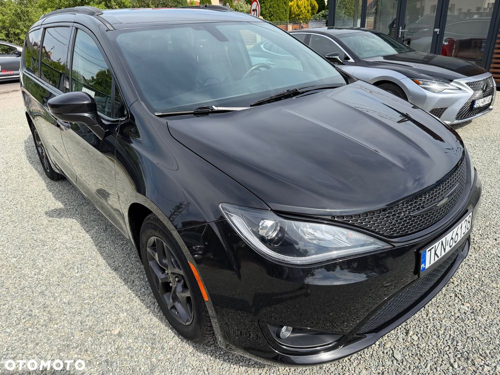 Chrysler Pacifica - 10