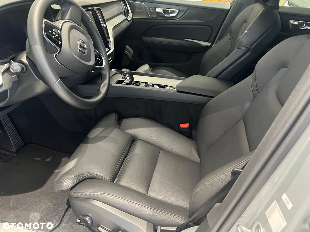 Volvo V60 B4 B DKG Plus Dark - 5