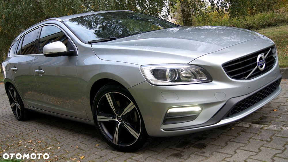 Volvo V60 D3 R-Design - 11