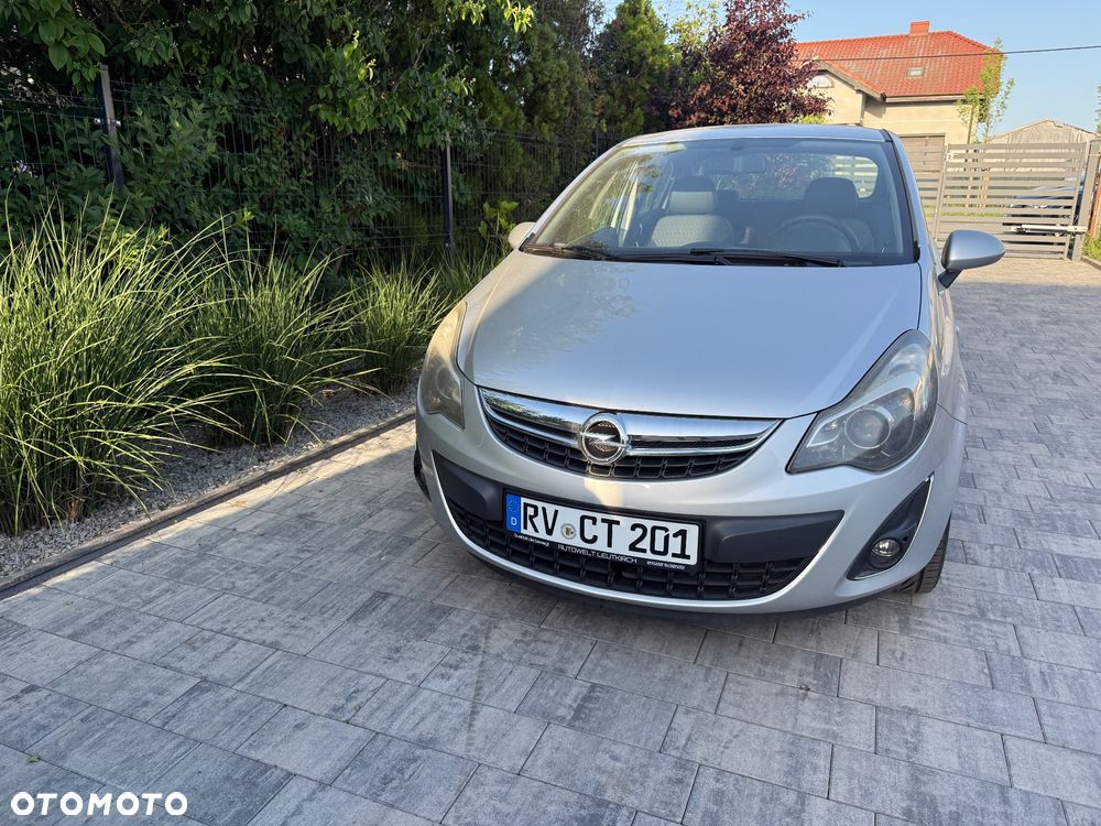 Opel Corsa 1.4 16V Cosmo - 11