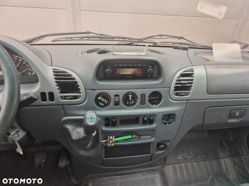 Mercedes-Benz Sprinter - 12