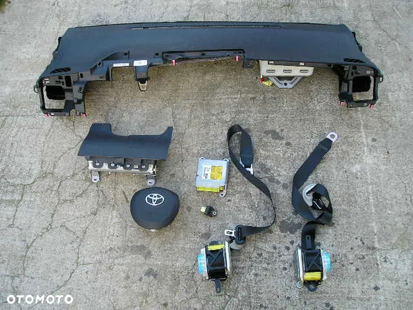 Toyota Verso-S deska konsola airbagi pasy sterownik