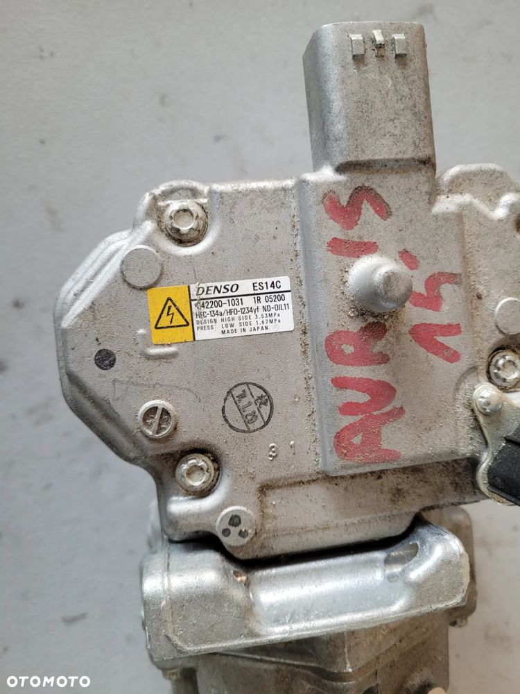 Sprężarka kompresor klimatyzacji Toyota Auris II 1,8 HSD 042200-1031 - 2