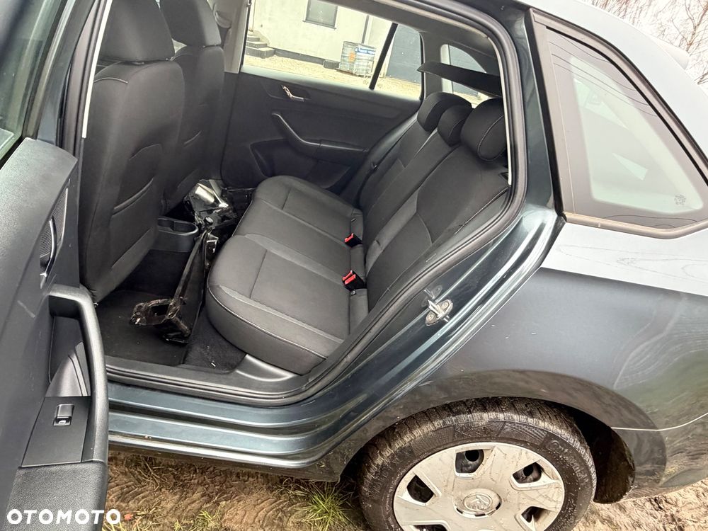 Skoda RAPID 1.2 TSI Style Plus - 28