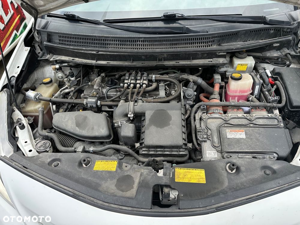 Toyota Prius+ (Hybrid) Life - 13