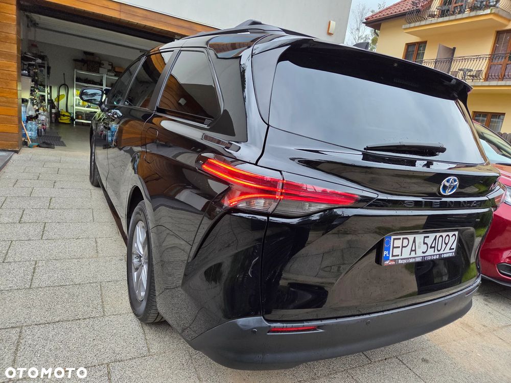 Toyota Sienna - 4