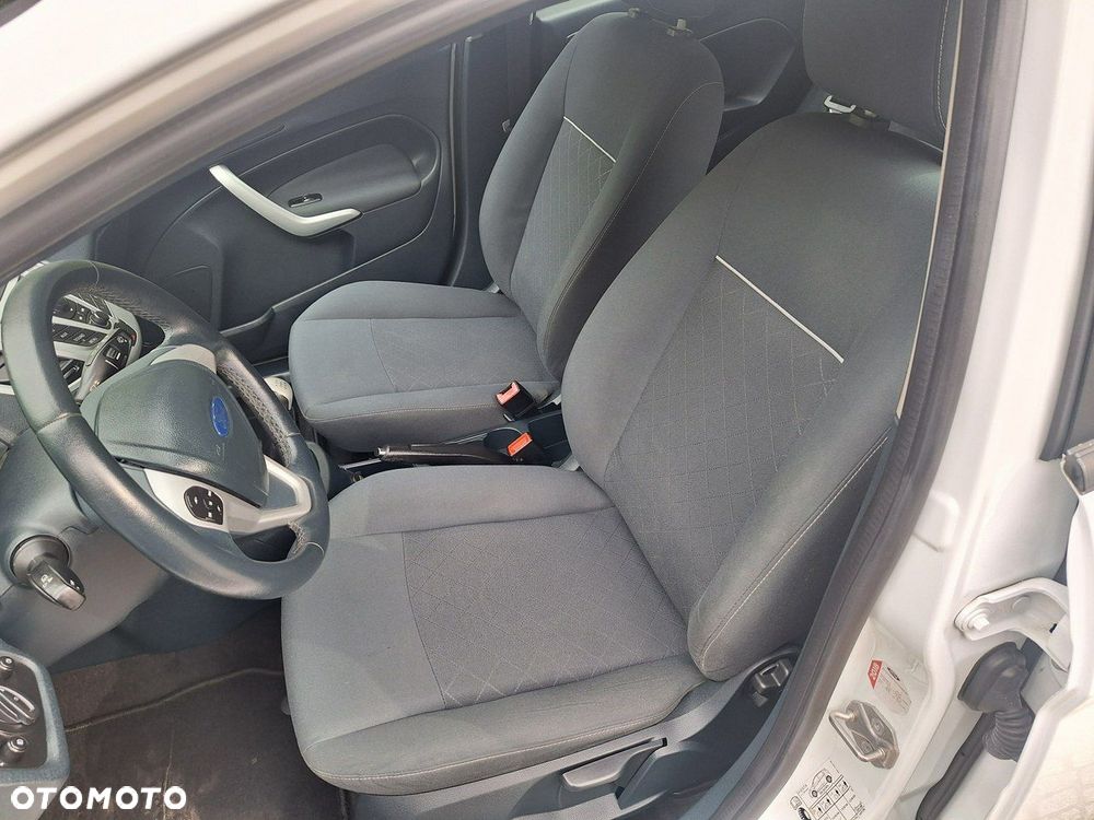 Ford Fiesta - 9