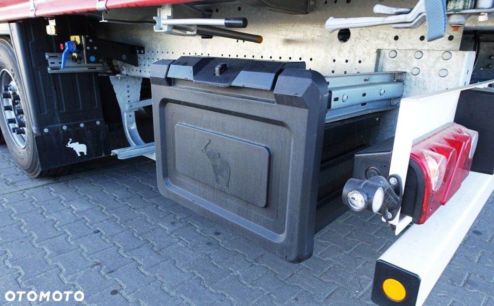 Schmitz Cargobull SCS, Kurtyna - 9