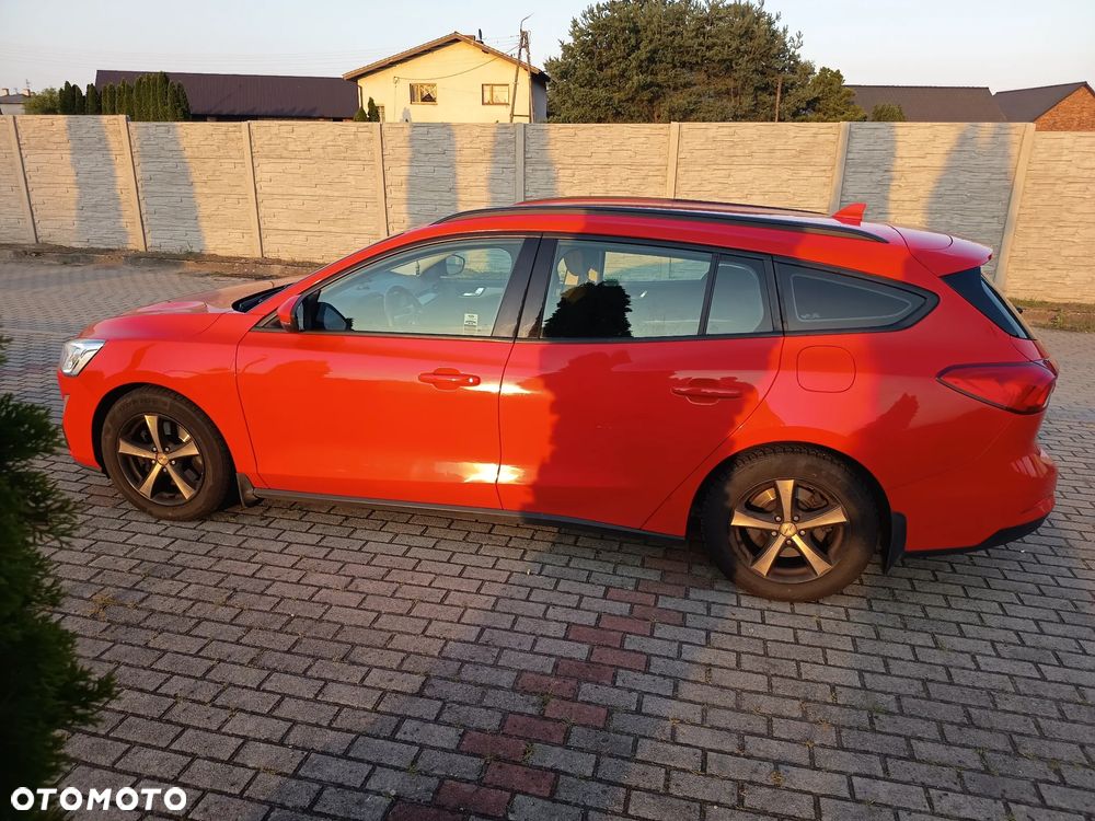 Ford Focus 1.0 EcoBoost Trend Edition - 11
