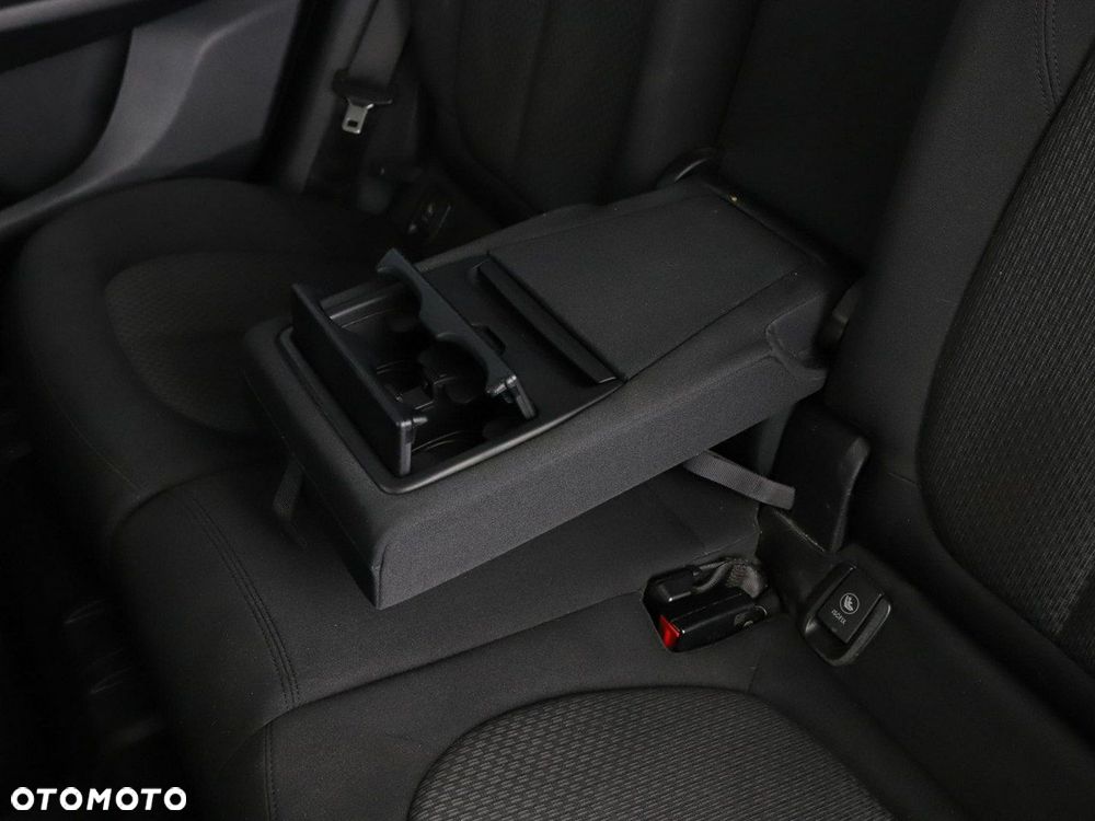 BMW Seria 2 218d - 36