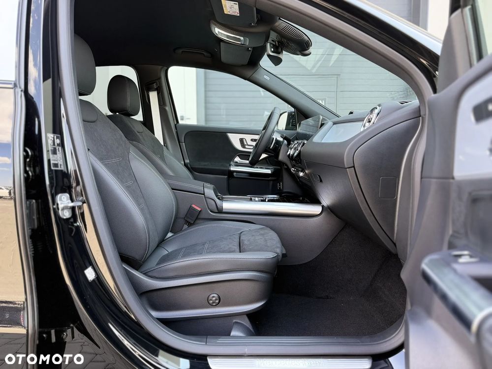 Mercedes-Benz GLA - 21