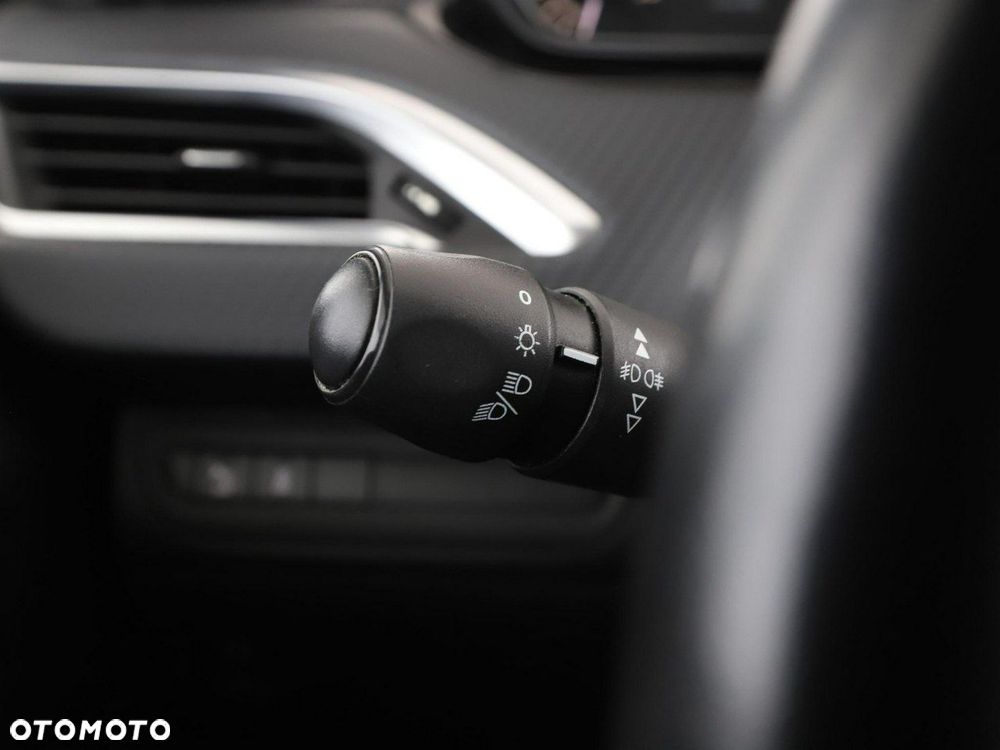Peugeot 2008 1.6 BlueHDi Style - 32