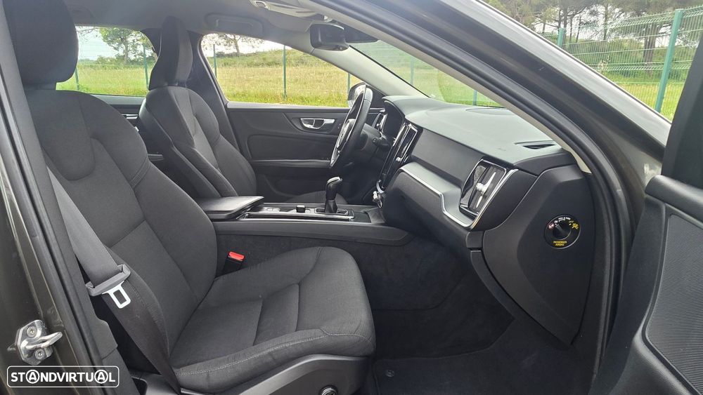 Volvo V60 2.0 D3 Momentum Core - 12