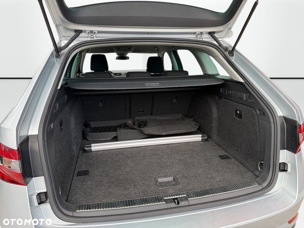 Skoda Superb 2.0 TDI SCR Ambition DSG - 35