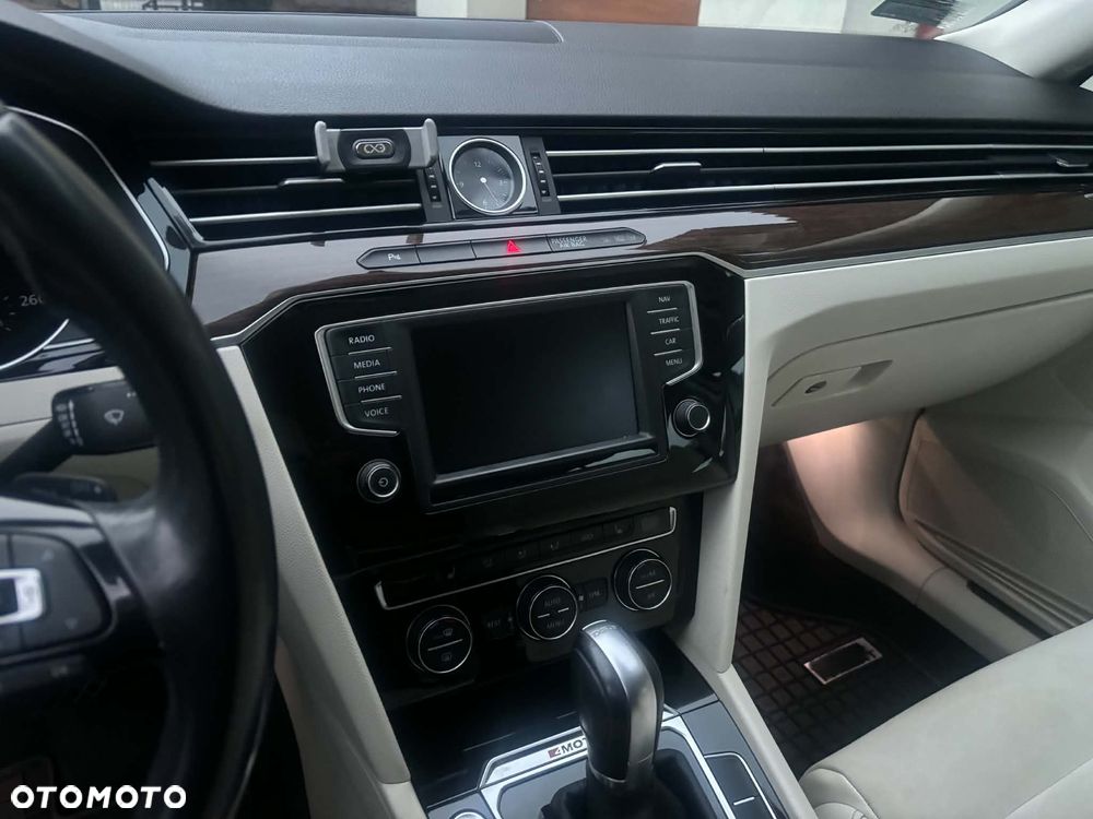 Volkswagen Passat 2.0 TDI Bi-Turbo BMT 4Mot Highline DSG - 17