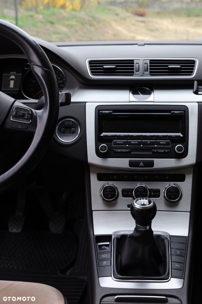 Volkswagen Passat 2.0 Blue TDI SCR Highline - 16