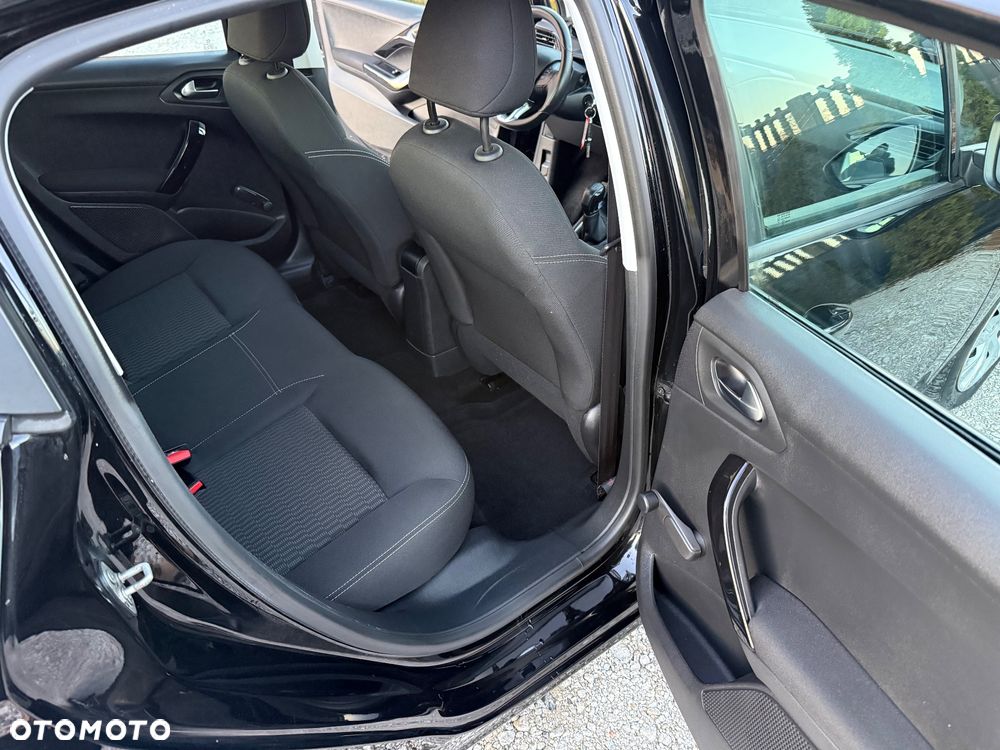 Peugeot 208 - 27