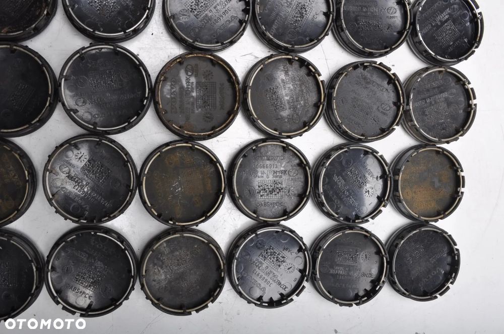 VOLVO DEKIELEK  KAPSEL ALUFELGI 30666913 - 9