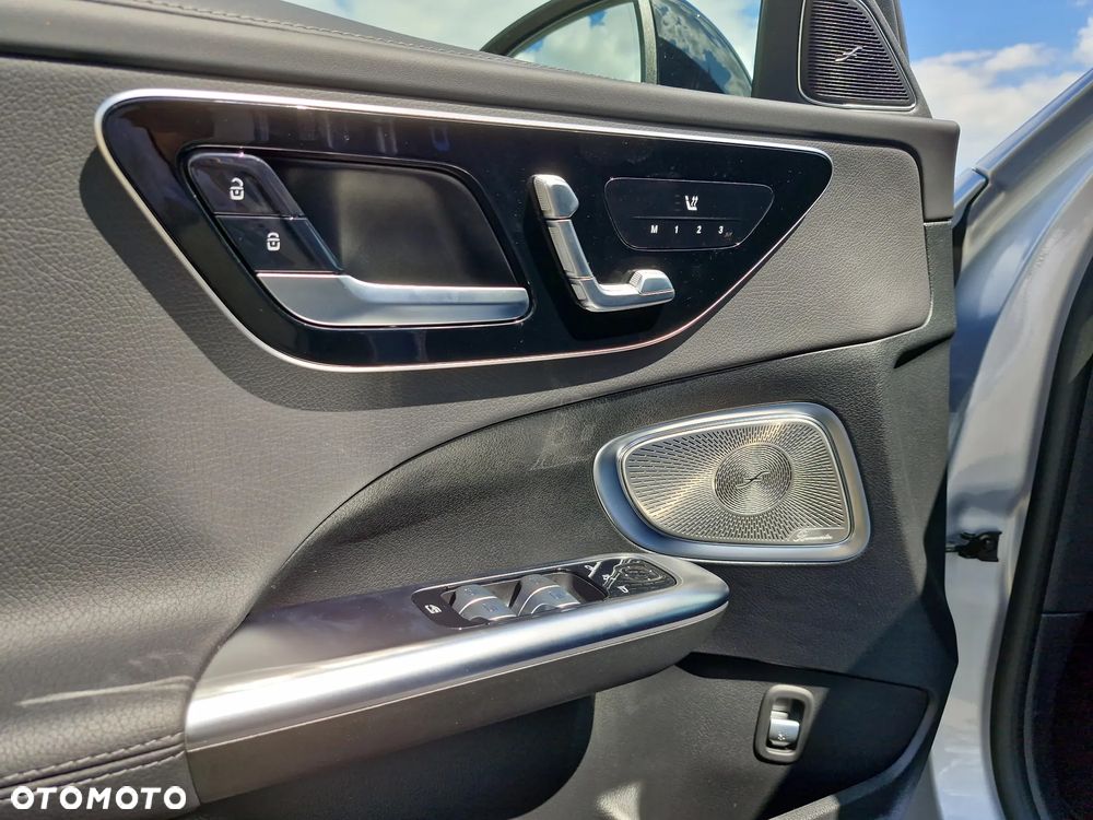 Mercedes-Benz Klasa C 200 mHEV 4-Matic AMG - 17