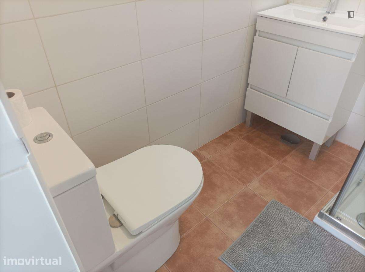 Quarto - localizado em Alameda Lisbon - Grande imagem: 5/16