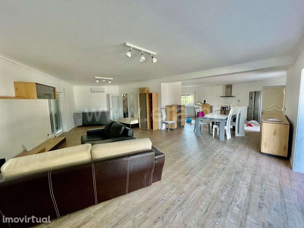 Moradia V4 independente com piscina em Paredes - Grande imagem: 5/35