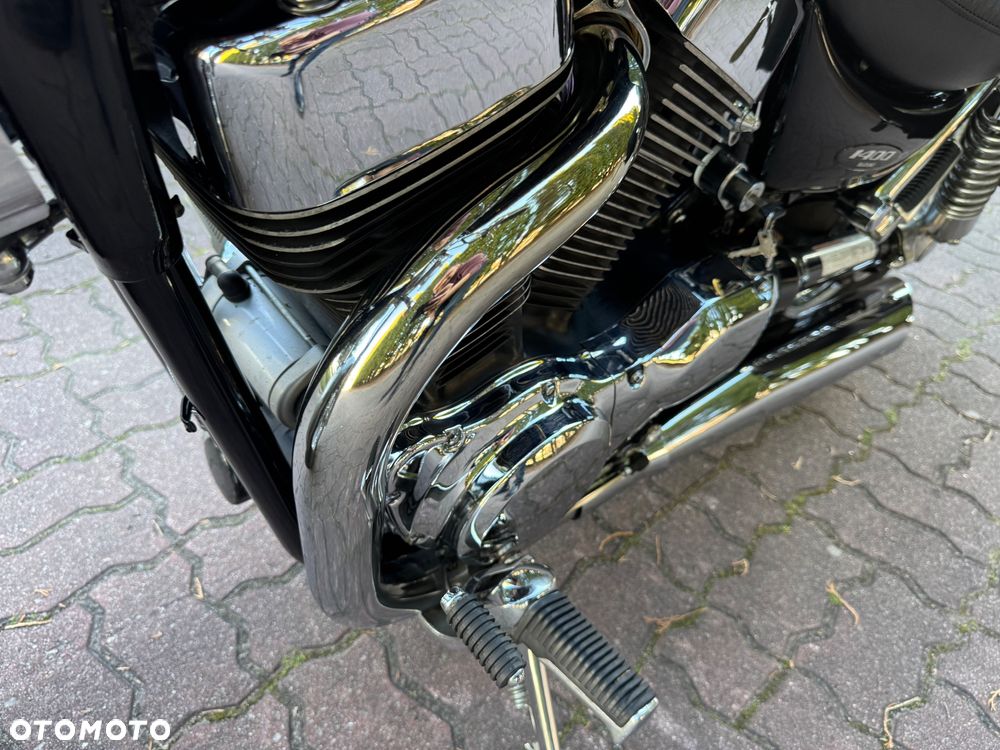 Suzuki Intruder - 17