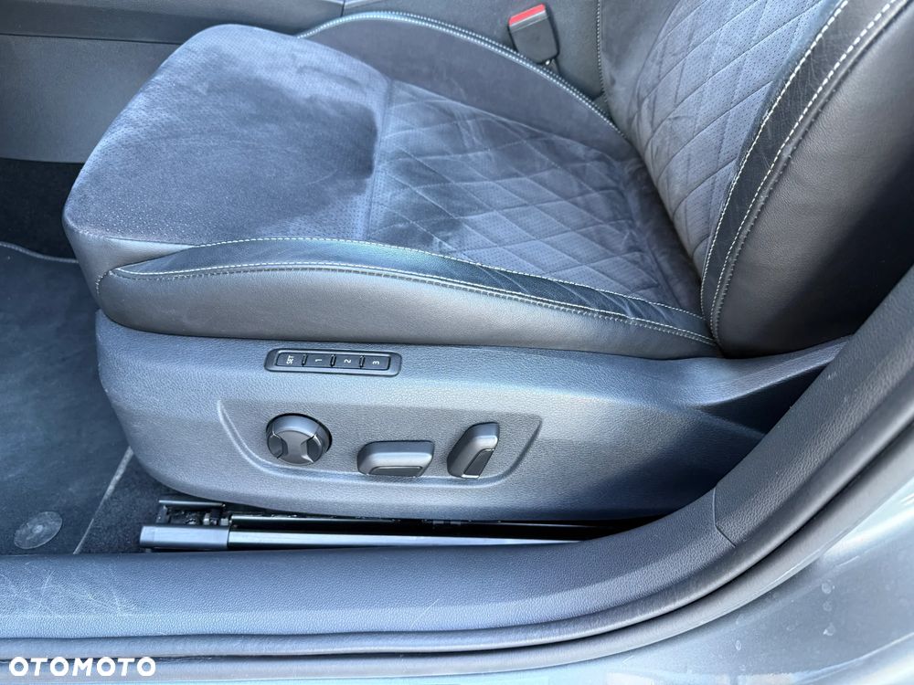 Skoda Superb Combi 2.0 TDI DSG SportLine - 9