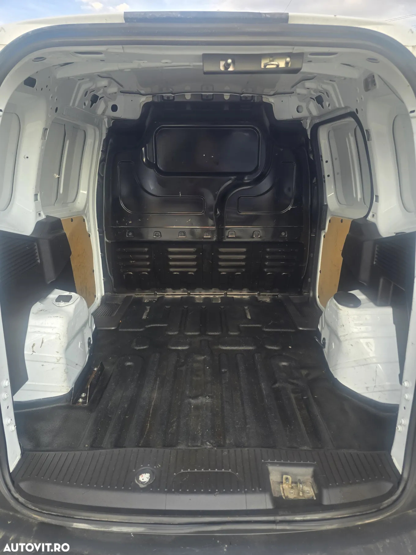 Ford Courier - 16