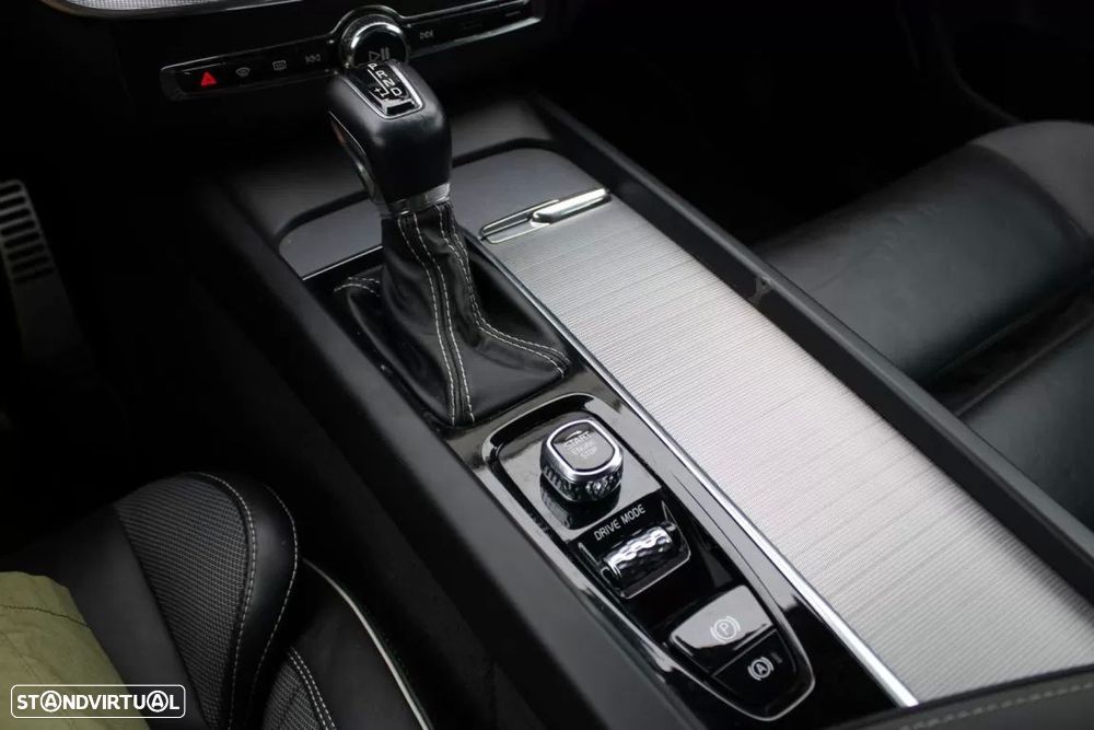 Volvo XC 60 2.0 D4 R-Design Geartronic - 36