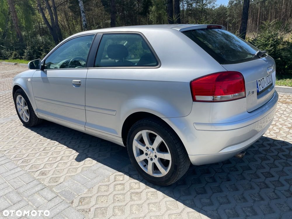 Audi A3 3-drzwiowe 1.6 FSI Attraction - 3