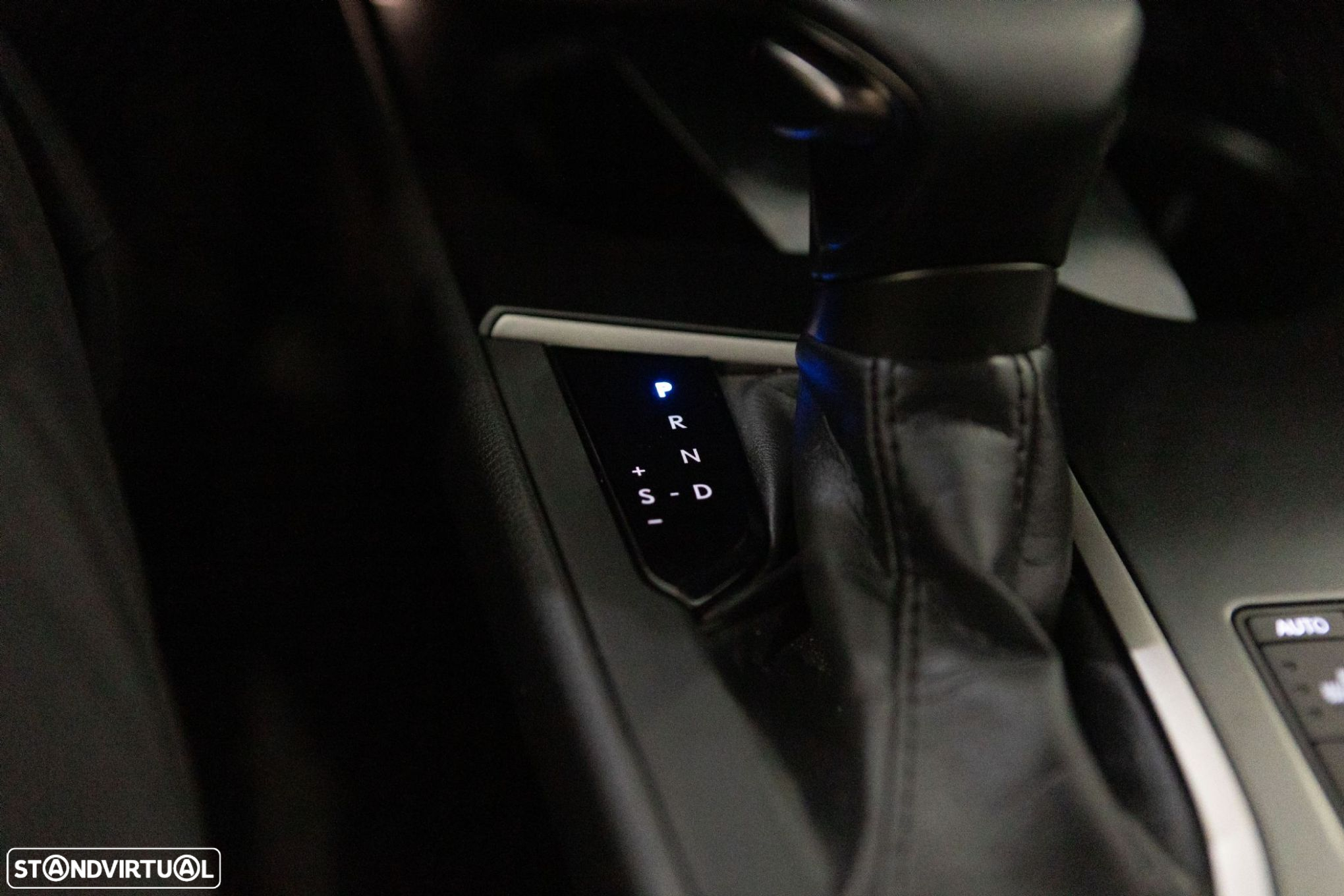 Lexus UX 250h F Sport - 27